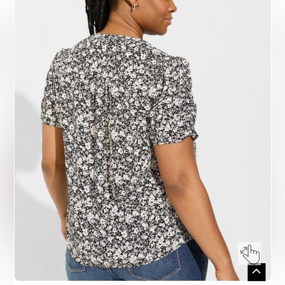 Torrid‎ NWT Harper Georgette Ruched ShortSleeve Blouse Rorschach Floral Size 5X - Picture 2 of 14